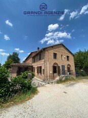 Rustico/Casale in Vendita in Via Tarona a Fontevivo