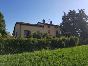 TRAVERSETOLO,PORZIONE DI RUSTICO 350 MQ con 800 MQ DI GIARDINO.