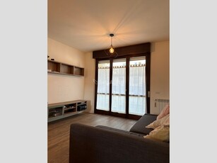 Trilocale in Affitto a Milano, zona Navigli Famagosta, 2'050€, 80 m², arredato