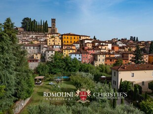 VILLA CON DEPENDANCE IN VENDITA SULLE COLLINE DI LUCCA, TOSCANA