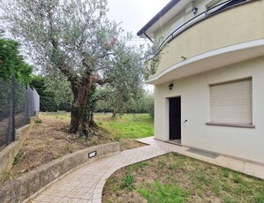 Villa con giardino a Montegridolfo