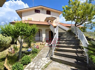 Villa con terrazzo a Monteprandone