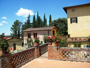 Villa in Piazza Vittorio Veneto 1 in zona Mercatale a San Casciano in Val di Pesa