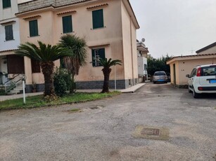 Villa in Vendita a Giugliano in Campania Licola