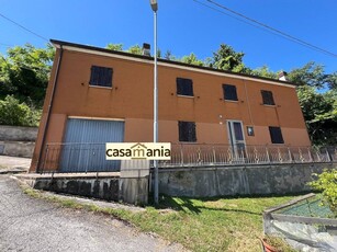 Villa in vendita a Pergola