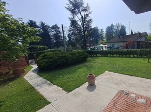 Villa in Vendita a Robecchetto con Induno Robecchetto Con Induno