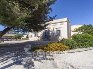 Villa in Vendita in Contrada Terra di Marina a Oria