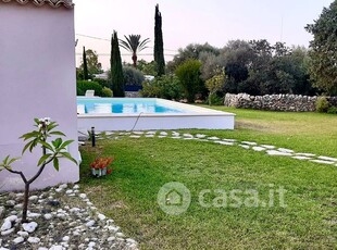 Villa in Vendita in Traversa Torta a Siracusa