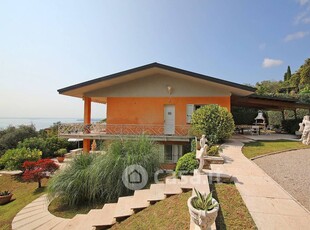 Villa in Vendita in Via Belvedere 52 a Toscolano-Maderno