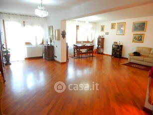 Villa in Vendita in Via del Pino 3 a Livorno