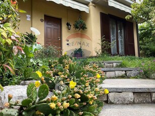 Villa in Vendita in Via Monte Grappa 5 a Oggiona con Santo Stefano