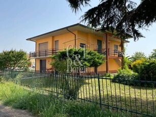 Villa in Via San Maiolo 14 a Casteggio