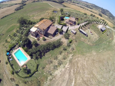 Affascinante casa con piscina privata + vista panoramica