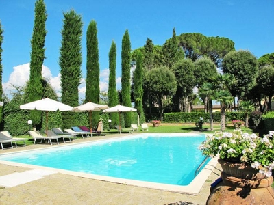 Affascinante casale con giardino, piscina e terrazza + bella vista