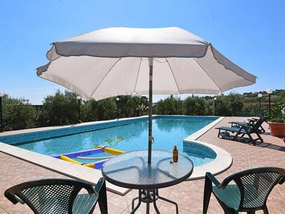 Bella casa a Floridia con terrazza, barbecue e piscina