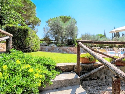 Casa a Castelfiorentino con piscina, barbecue e giardino