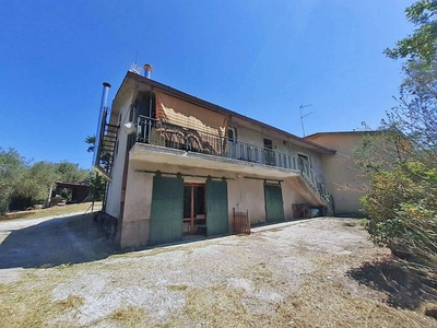 Casa semi indipendente in vendita a Poggio Mirteto Rieti