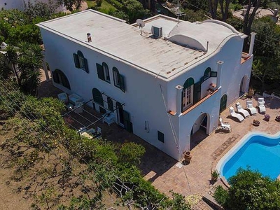 Villa con terrazzo a Capri