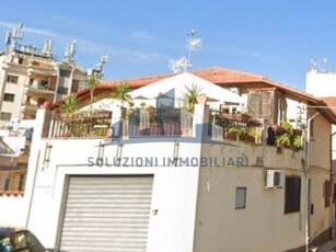 Negozio Alimentare in vendita a Messina viale Italia, 31