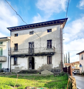Casa indipendente con terrazzo a Lamporecchio