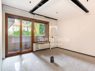 Appartamento con terrazzo, Lecco centro