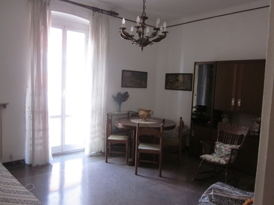 Appartamento in Via Donghi 14, Genova, 1 bagno, posto auto, 65 m²