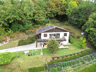 Casa indipendente con terrazzo a Castelnuovo Nigra