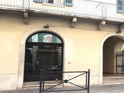Fondo commerciale in affitto Brescia