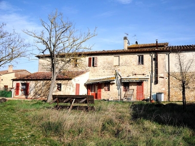 Rustico con giardino a Monteriggioni