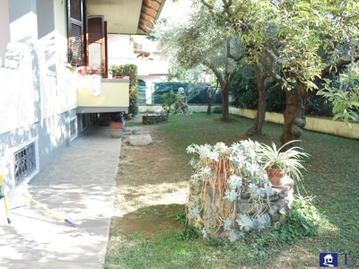 Casa indipendente in vendita a Carrara