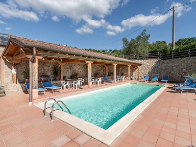 Agriturismo 'Agriturismo Fadanelli - Il Granaio' con piscina condivisa, giardino condiviso e Wi-Fi