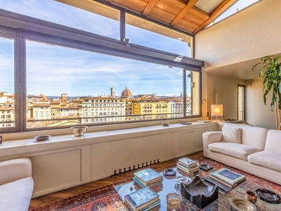 Prestigioso appartamento di 300 m² in affitto Firenze, Italia