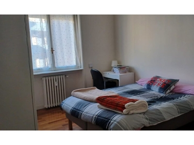 Camera da letto in affitto in appartamento condiviso a Porta Genova