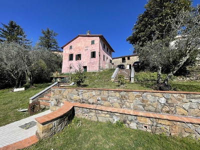 Casa indipendente in Vendita a Lucca via di mammoli