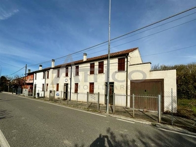 Casa singola in Via Giosuè Carducci 598 in zona Canale a Ceregnano