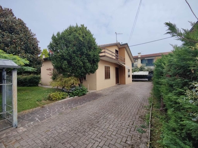 Casa singola in Via Piave 20 a Costabissara