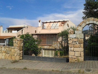 Casa vacanze 'Villa Alfredo Golfo Aranci' con vista mare, terrazza privata e aria condizionata
