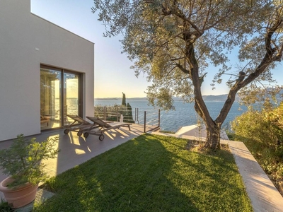 Prestigiosa villa di 300 mq in vendita Torri del Benaco, Italia
