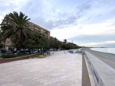 Quadrilocale da ristrutturare in zona Catanzaro Lido a Catanzaro