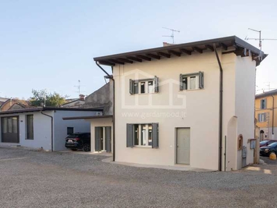 Villa Bifamiliare in Vendita ad Lonato del Garda - 267000 Euro