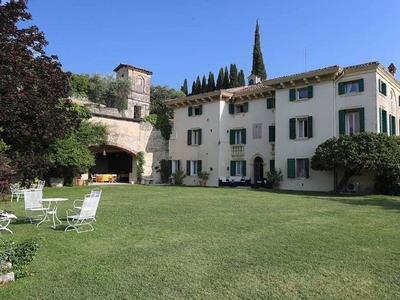 Prestigiosa villa di 1516 mq in vendita, Via San Mattia, 5, Verona, Veneto