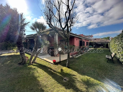 Villa in Via Mario Forcella 00 in zona San Severo - Lucera a Foggia