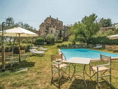 Appartamento a Todi con giardino e piscina