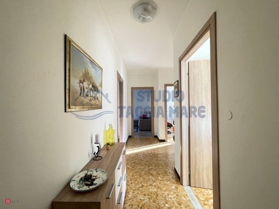 Appartamento in Vendita in Via San Francesco 200 a Taggia