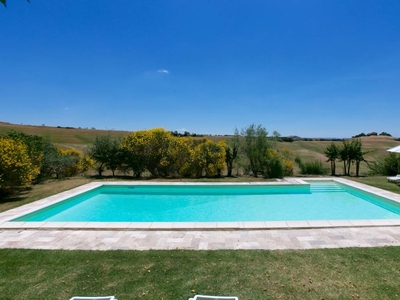 Casa a Castelnuovo Berardenga con giardino condiviso