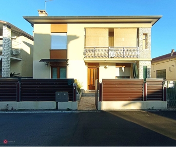 Casa Bi/Trifamiliare in Vendita in Via Verona a Cassola