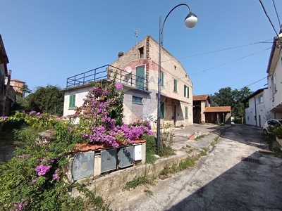 Casa indipendente in Collemarino, Miglianico, 7 locali, 3 bagni