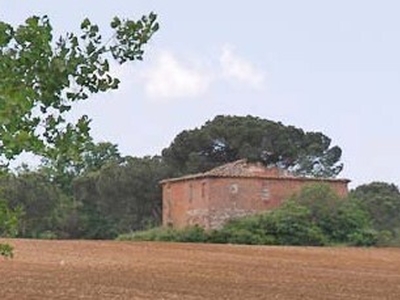 Esclusiva Proprietà sul Lago Trasimeno: Un'Opportunità Unica in Umbria