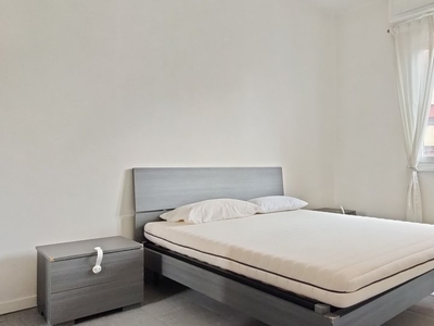 Stanza in affitto in appartamento con 2 camere da letto a Milano, Milano