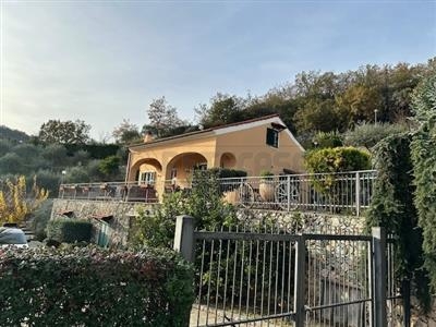 Villa - Bifamiliare a Finale Ligure